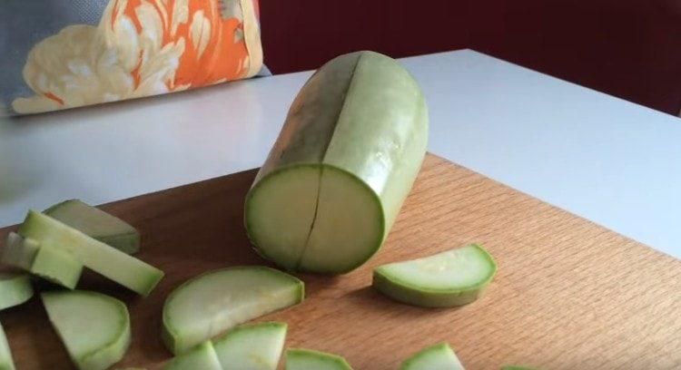 cut the zucchini.