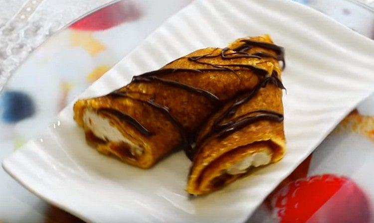 Such pumpkin pancakes are a great and also useful dessert.