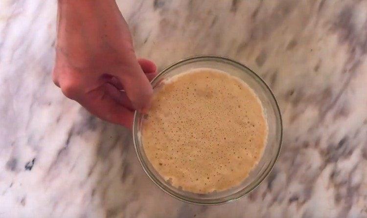 Under the film, the dough rose well.