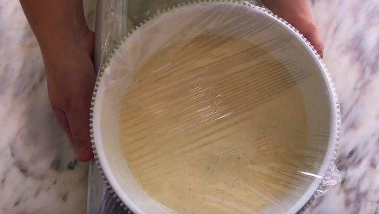 Tighten the dough with cling film and leave.