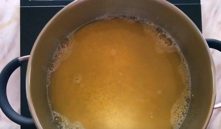 We put the cereals to cook.