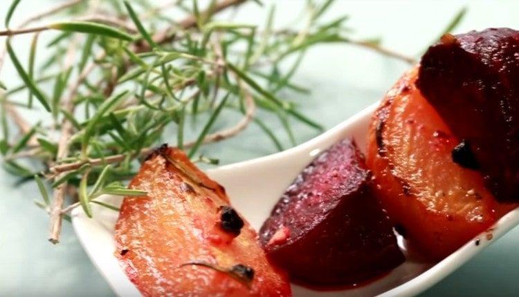 Beets baked according to this recipe are very aromatic.