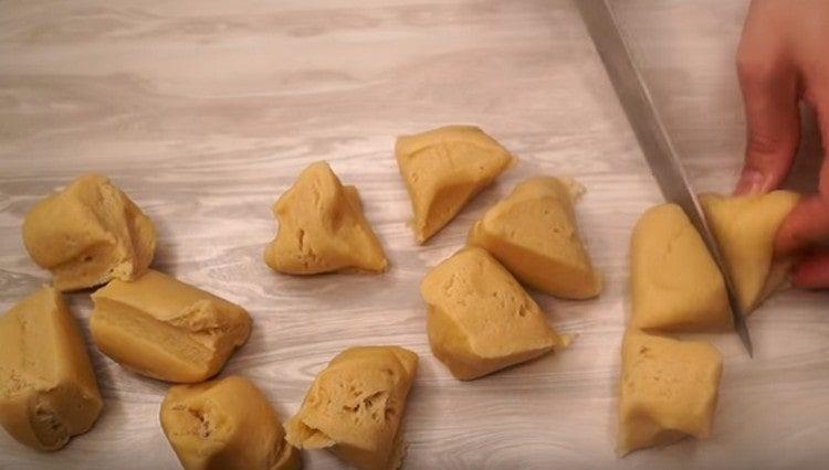 Divide the dough into 12 pieces.