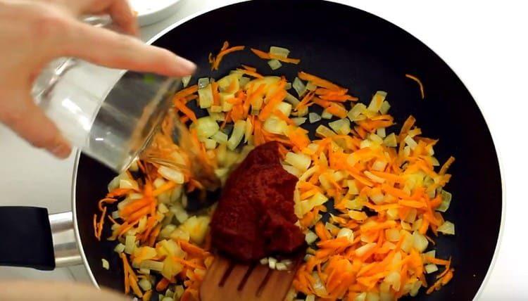 Add also some water from the broth.