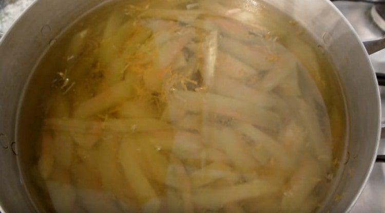 Bring the jam to a boil, and then leave to cool for a day.