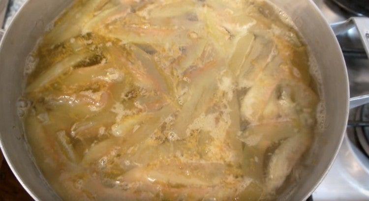 The next day, boil the jam again and let it cool.