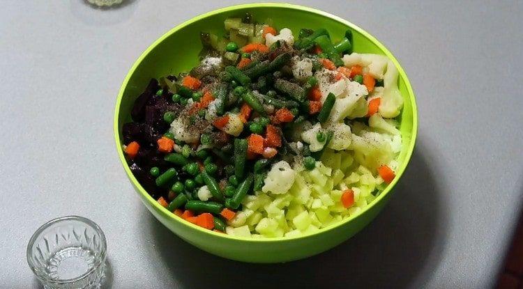 Salt, pepper the dish, add the senuli hops.