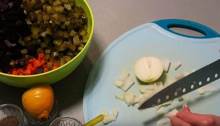 Finely chop the onion.
