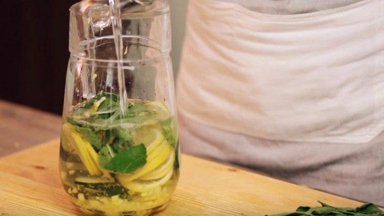 Fill everything with purified water.