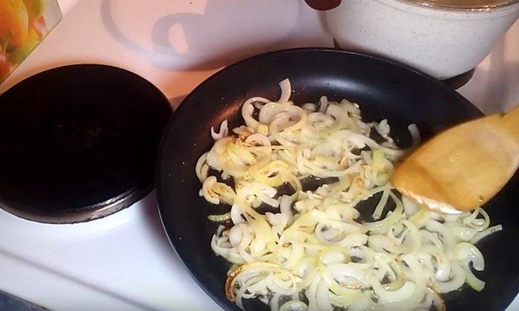 Fry the onion in oil until golden brown.