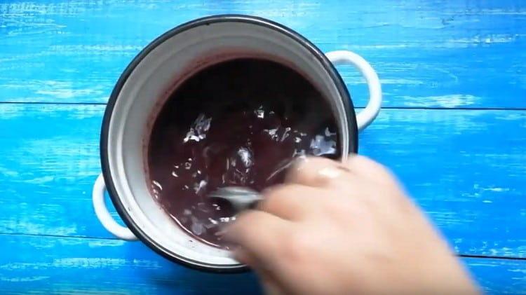 Add sugar and cook to grape juice.