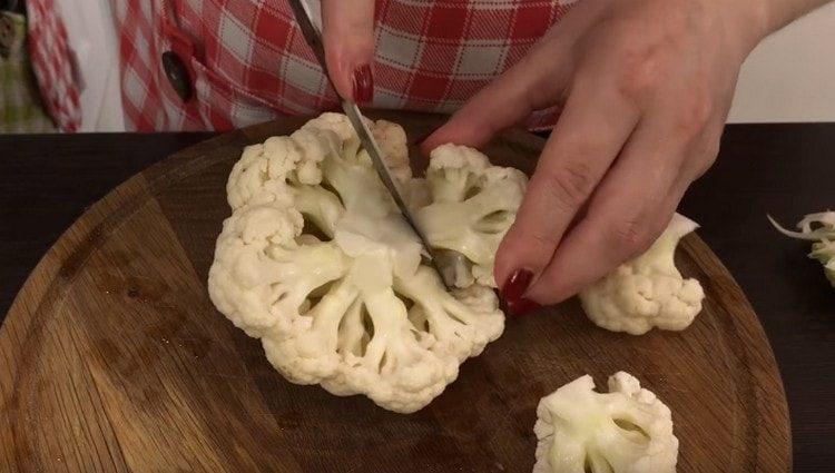 divide the cabbage into inflorescences.