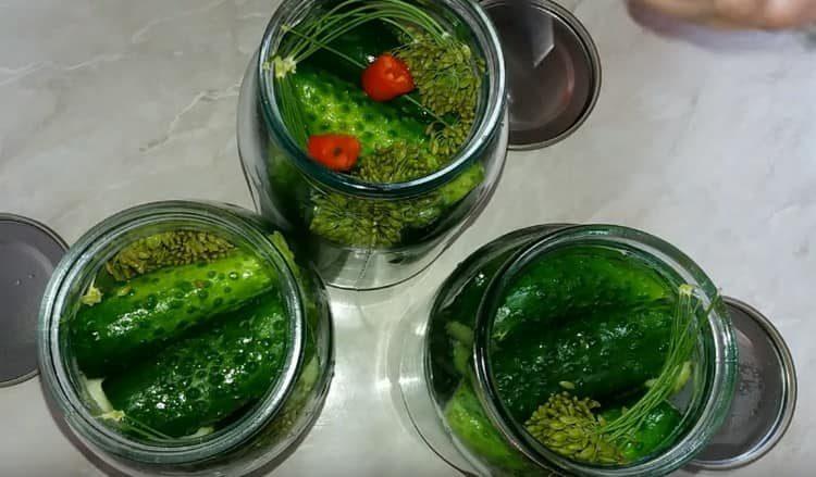 Add a few slices of hot pepper.