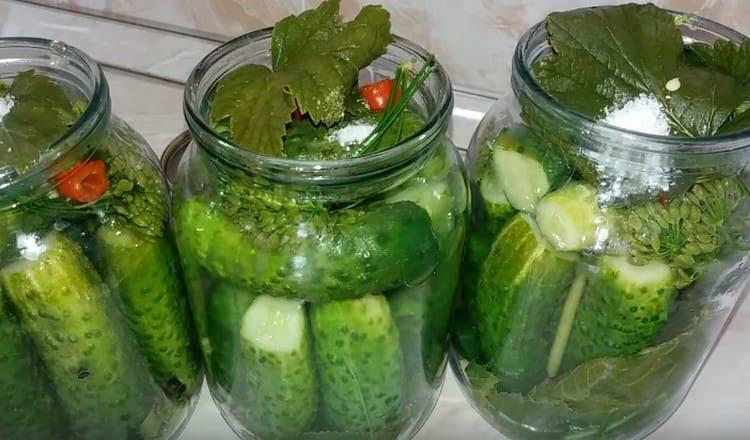 Add citric acid to each jar.