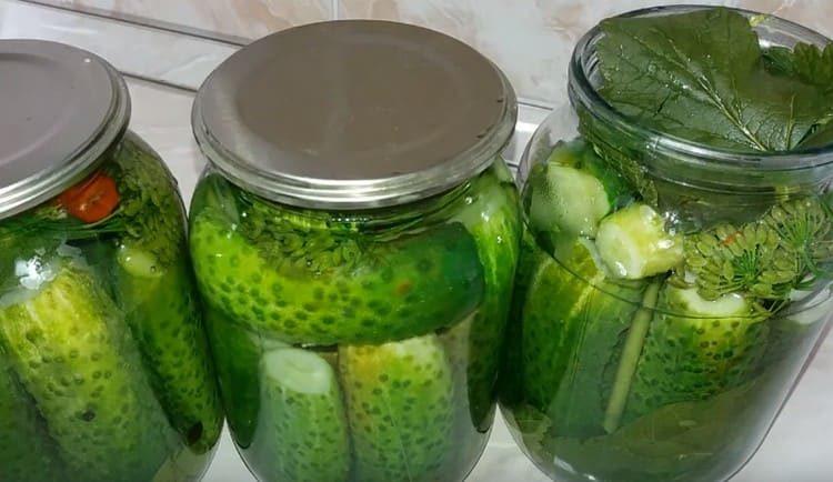 We cover the banks with lids.