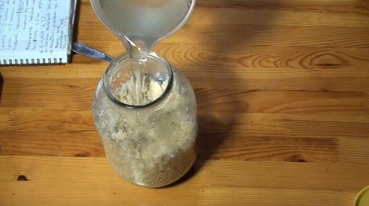 Add the resulting brine to horseradish.