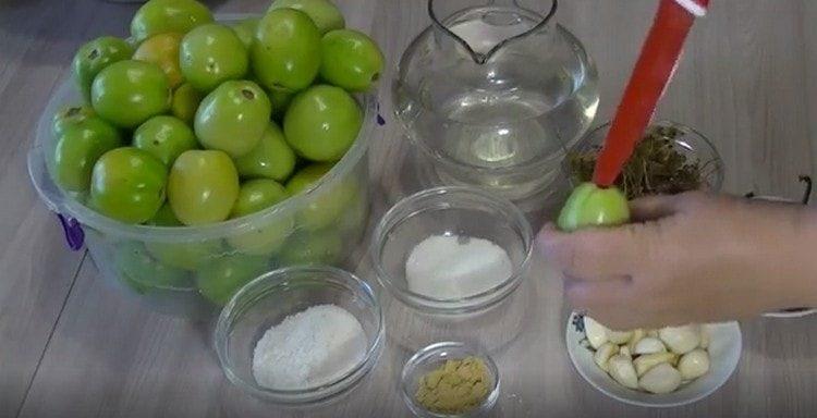 on each tomato we make a shallow incision.