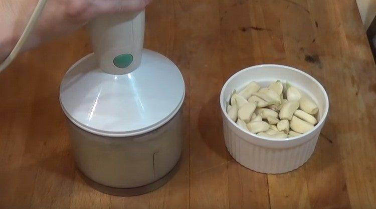 Grind ginger and garlic with a blender.