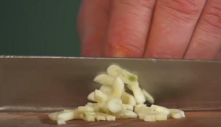 Grind onions and garlic.