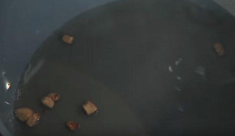 Remove the greaves from the pan.