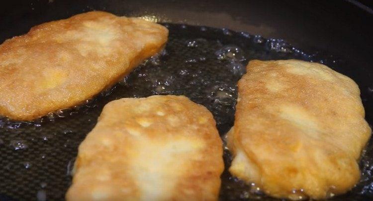 Now you know how to make a batter for pork chops in a pan.