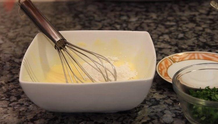 Add the flour to the mass.