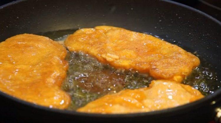 Fry the chops in vegetable oil.