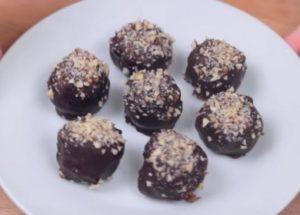 We make homemade ferrero roche sweets according to a step-by-step recipe with a photo.