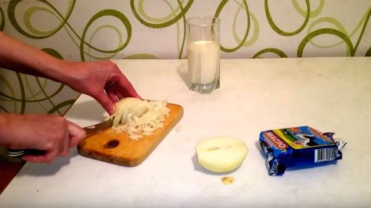 Finely chop the onion.