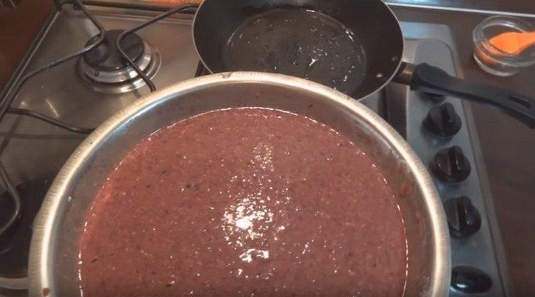 Add the flour and mix the liver dough.