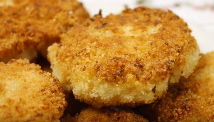 Cauliflower cutlets are ruddy and very tasty.