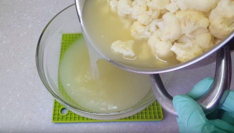 Drain the vegetable broth into a separate container.