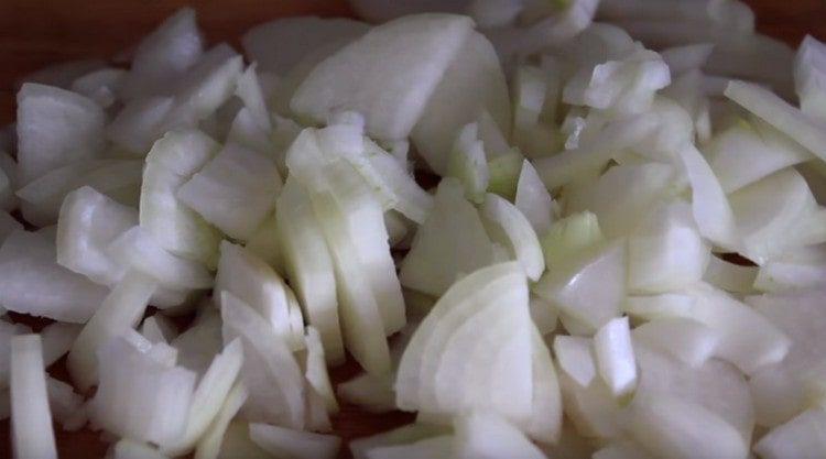 Chop the onion arbitrarily.