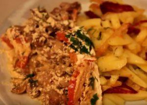 Tender chicken liver in sour cream with onions: we cook according to the recipe with a photo.