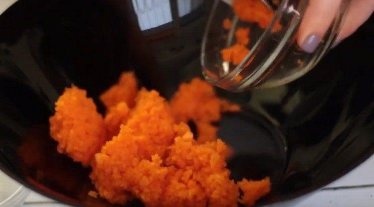 grind the pumpkin in a blender and transfer to a roomy bowl.
