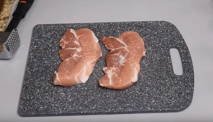 cut the meat into slices.