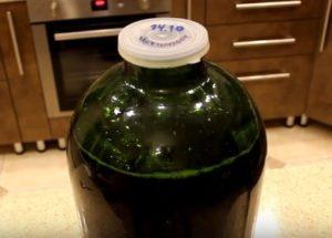 Delicious homemade tincture of chokeberry: we cook according to the recipe with a photo.