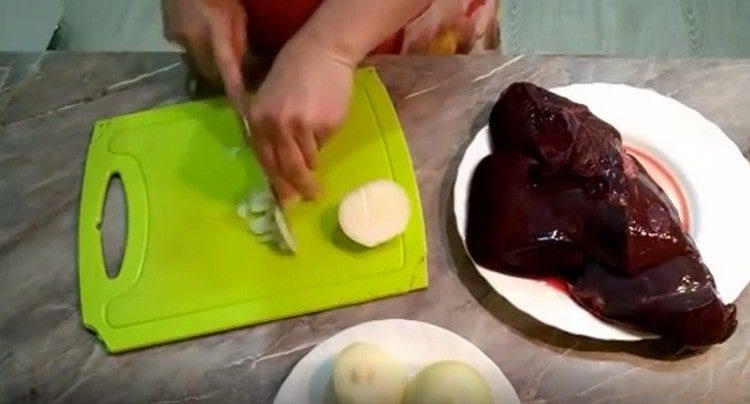 Finely chop the onion.