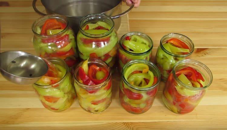 Pour pepper in jars with marinade.