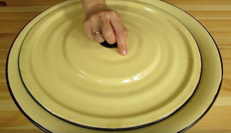 leave the pepper in boiling water to stand under the lid.