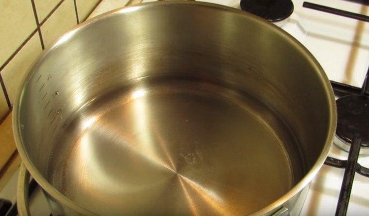 Pour water into the pan.