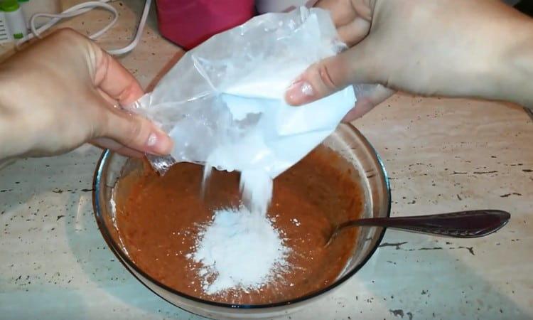 Add starch to the dough.