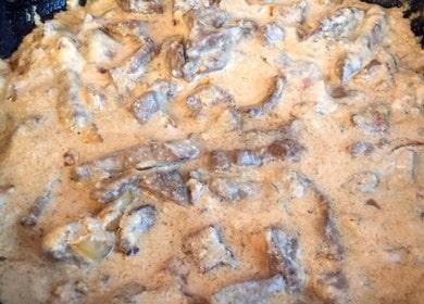 How to learn how to cook delicious liver in sour cream in a pan 🥩