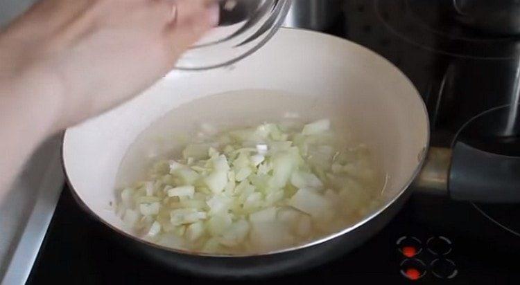Fry onion in vegetable oil.