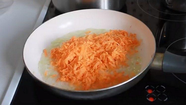 Add carrots to the pan.