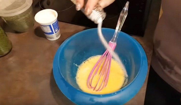 Beat eggs separately, salt.