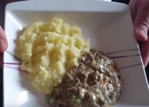 Delicious chicken liver sauce: cook according to a step by step recipe with a photo.
