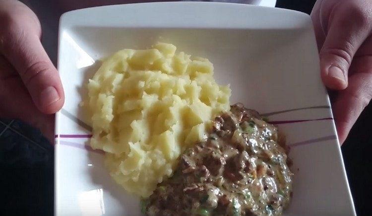 This chicken liver sauce goes well with different side dishes.