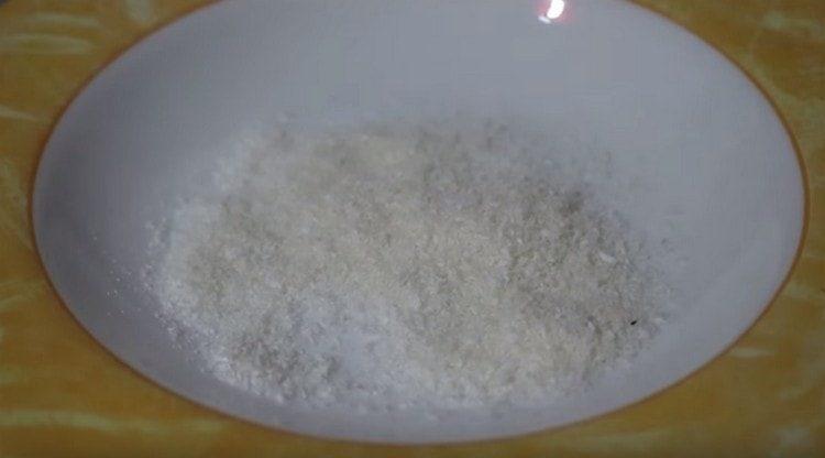 To sprinkle dessert, we take powdered sugar and coconut flakes.