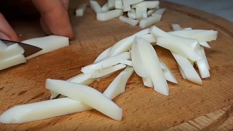 We also cut egg white into thin strips.